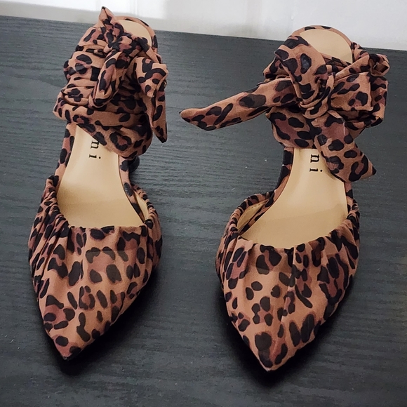 Gianni Bini Henzlee Leopard Print Chiffon Wrap Dress Pumps Size 6 - Picture 4 of 9